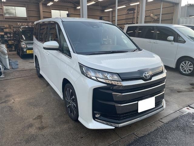 TOYOTA NOAH 2022