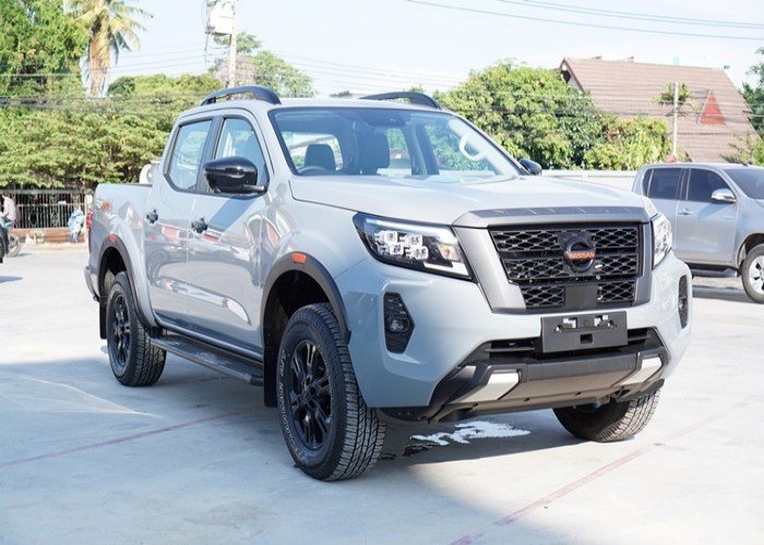 NISSAN NAVARA DOUBLE CAB 4WD AT