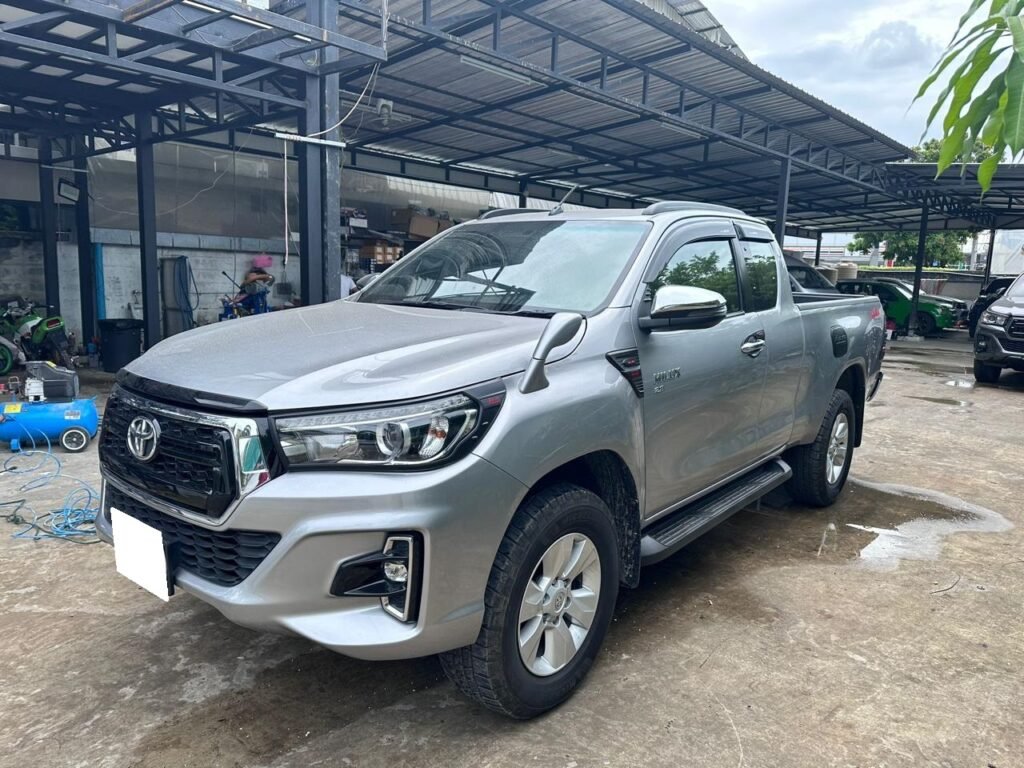 TOYOTA SMART CAB HILUX REVO